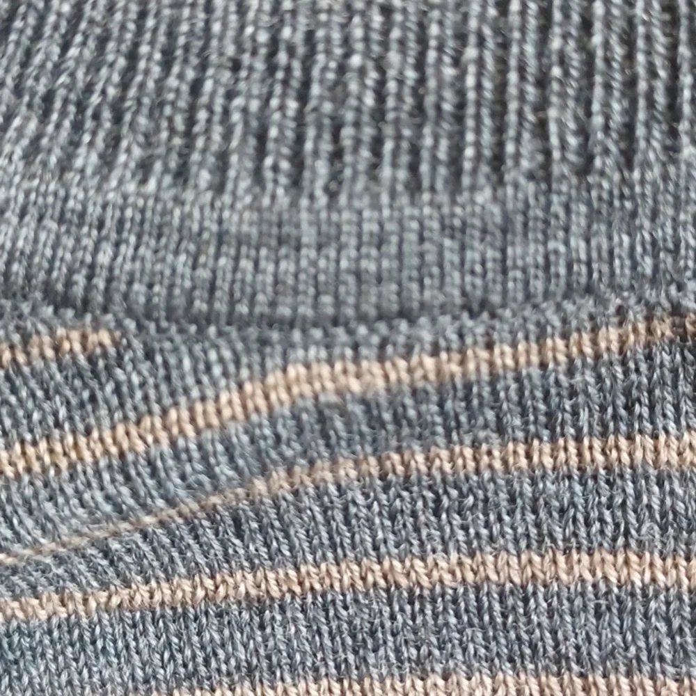 Banana Republic Men 100% Merino Wool Sweater S Gray Stripe V-Neck Lightweight